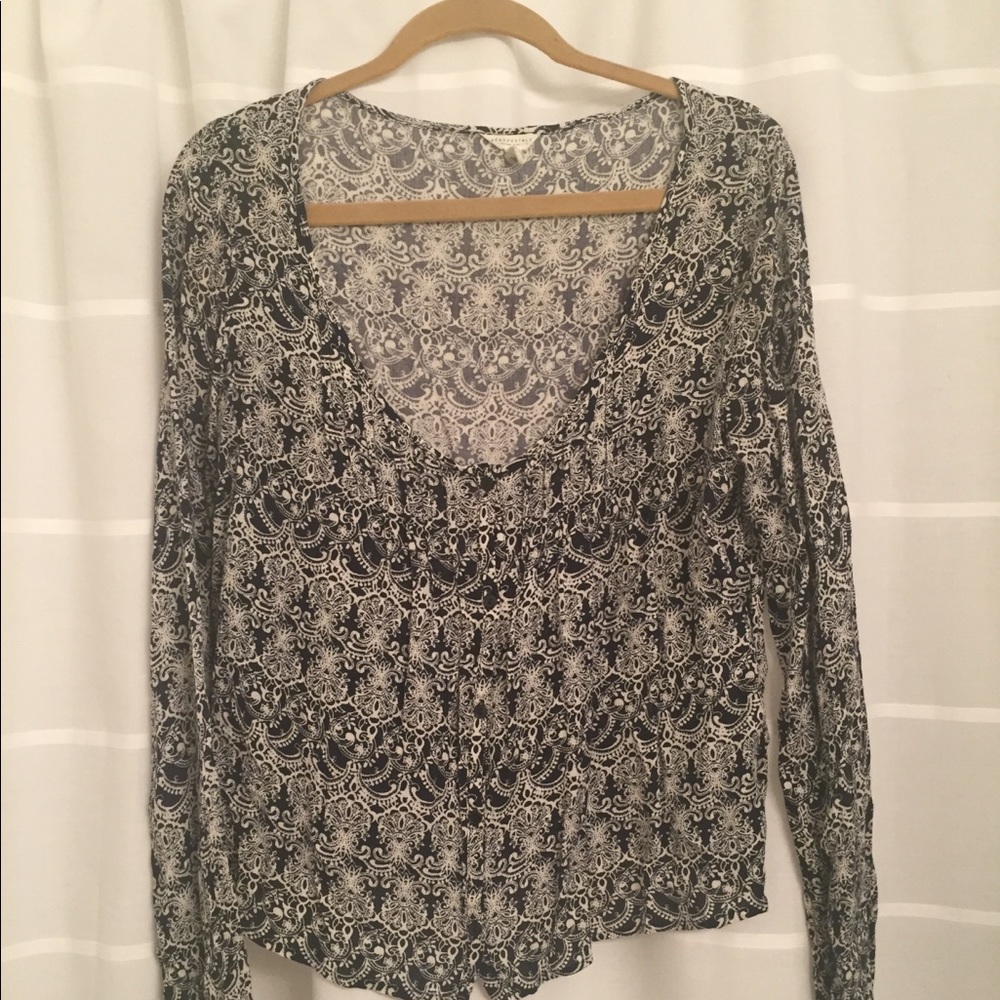 Blue and White Pattern Pheasant Top
